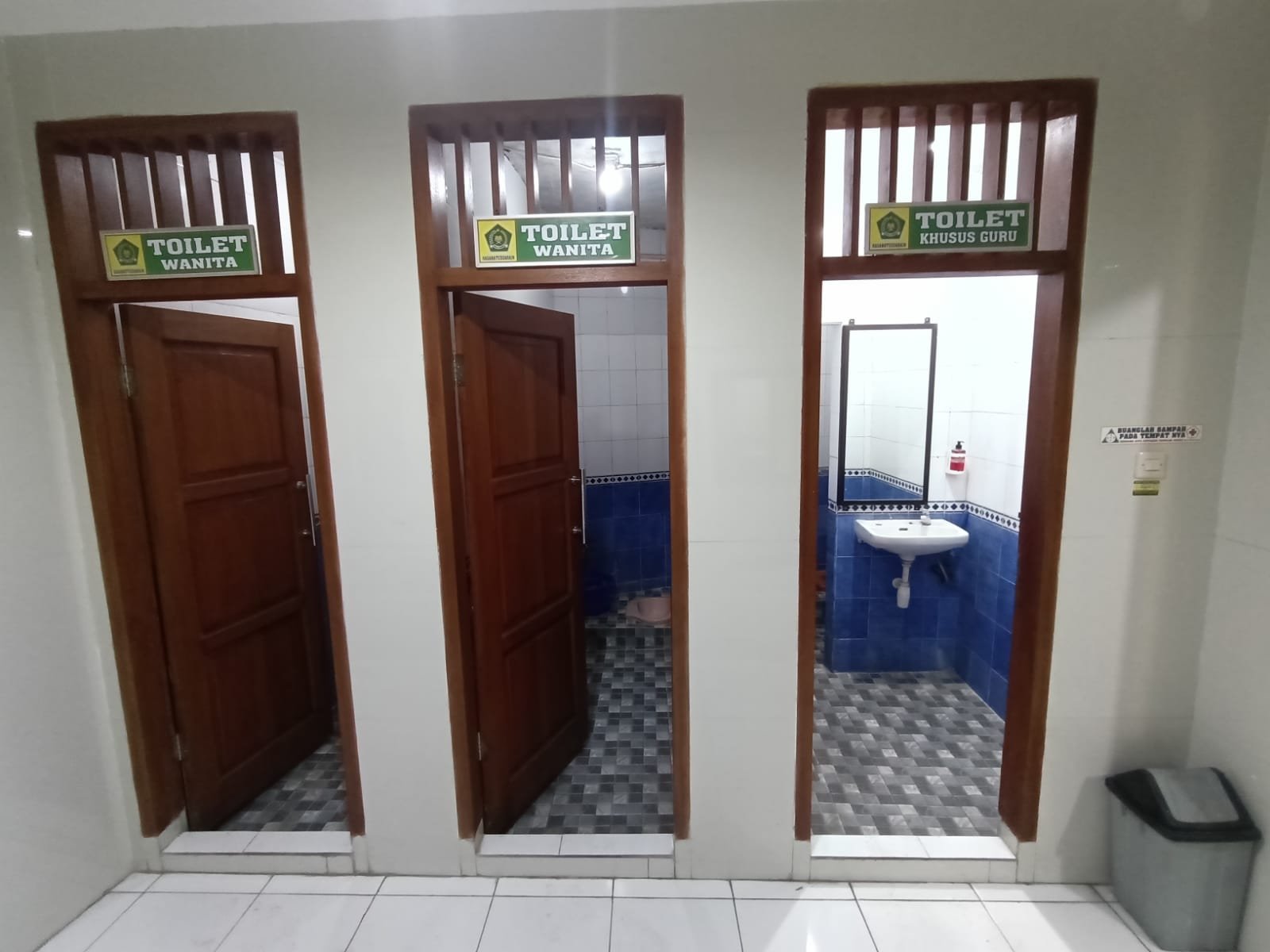 Toilet Siswi
